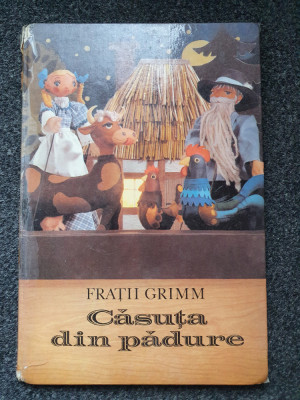 CASUTA DIN PADURE - Fratii Grimm foto