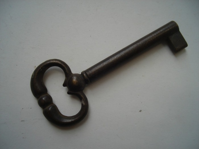 Cheie de mobila, model antichizat