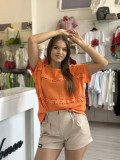 Bluza portocalie din bumbac cu floricele aplicate orizontal