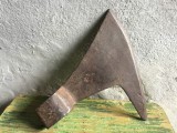 scule si unelte vechi - Topor / Barda deosebita de colectie pentru Tamplarie , Dulgherie cu ornamente incizate pentru mana dreapta !