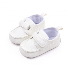 Pantofiori albi pentru baietei - Ken (Marime Disponibila: 6-9 luni (Marimea 19 foto