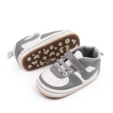 Cumpara ieftin Adidasi gri cu alb pentru bebelusi (Marime Disponibila: 3-6 luni (Marimea 18