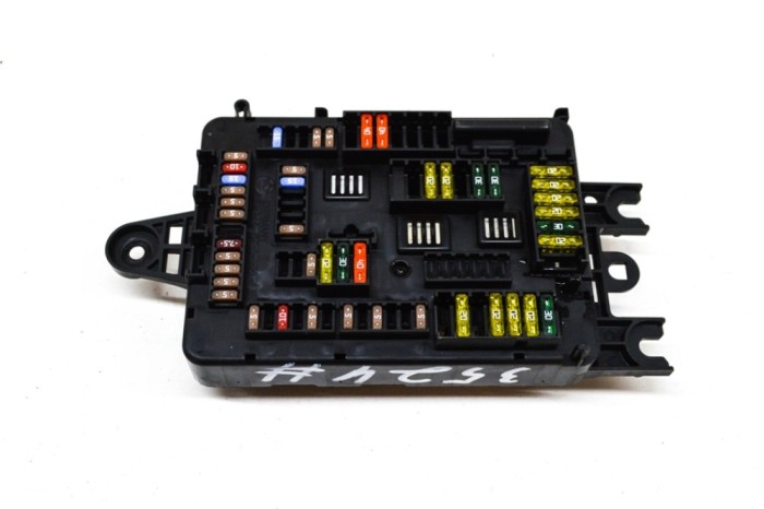 Modul panou de siguranțe BMW 3 F30, F80 2015 OEM: 9337880,106887-10 14649325