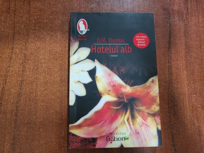 Hotelul alb de D.M.Thomas foto