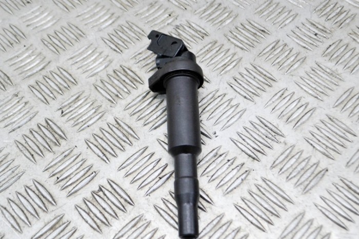 Bobina de inducție de &icirc;naltă tensiune BMW 5 F10 2015 OEM: 7594937,0221504470 14831210