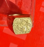 H466-Inel bronz masiv gravat vechi marcat aurit 14 karate- 585 particularizat VM cu frunza de stejar probabil central stare buna in patina timpului.