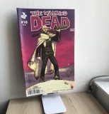 Bandă Desenată &icirc;n Rom&acirc;nă - The Walking Dead #10 (2015)