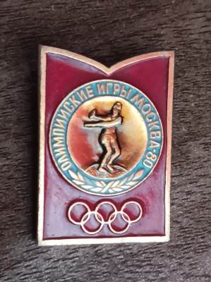 QW9 N7 5 - Insigna sport - JO Moscova 1980 - aruncarea discului foto