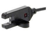 Senzor fotoelectric OMRON NPN cu rază de 0&divide;5mm și cabluri de 2m