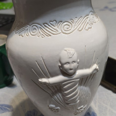 Vază veche ceramica albă