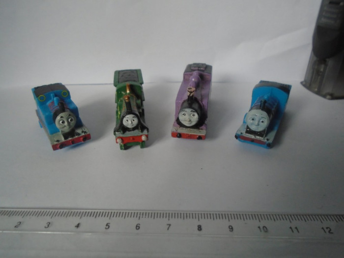 bnk jc Lot 4 figurine Thomas &amp; Friends