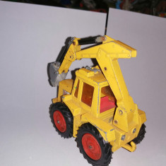 bnk jc Matchbox Super Kings K-25 Muir- Hill Tractor With Digger 1984