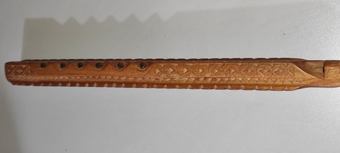 FLUIER din lemn model deosebit lungime cca. 32 cm. model 1