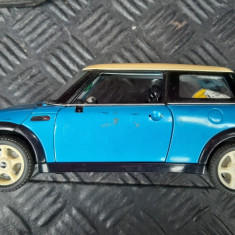 MINI COOPER , MADE IN CHINA , SCLA 1/18 , PLASTIC , PENTRU PIESE .