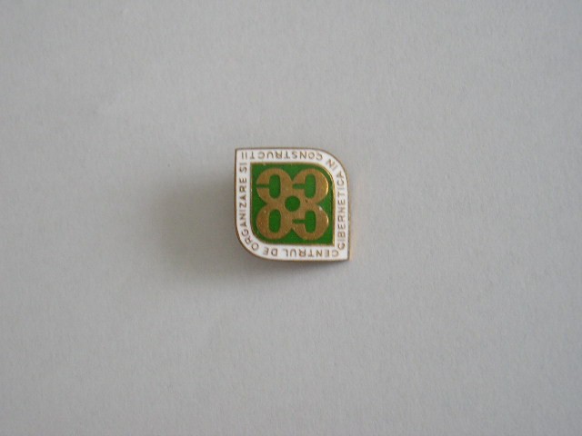 QW9 I 72 - Insigna - tematica industrie - Centrul de organizare in constructii