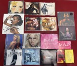 CD-uri straine SIGNED (semnate) si editii speciale limitate, NOI (Tyla,Rene&eacute; Rapp,Gwen Stefani, John Legend,Luis Fonsi,Ed Sheeran,Sabrina)