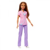 Cumpara ieftin Papusa Barbie - Asistenta medicala - Satena | Mattel