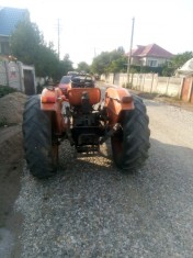 Tractor Universal 445 foto