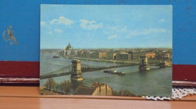 NAVA SLEP AUTOTRACTAT TRECAND PE SUB UN POD DIN BUDAPESTA UNGARIA - NECIRCULATA foto