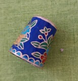 Degetar de colectie cloisonne, decor cu pasere si flori