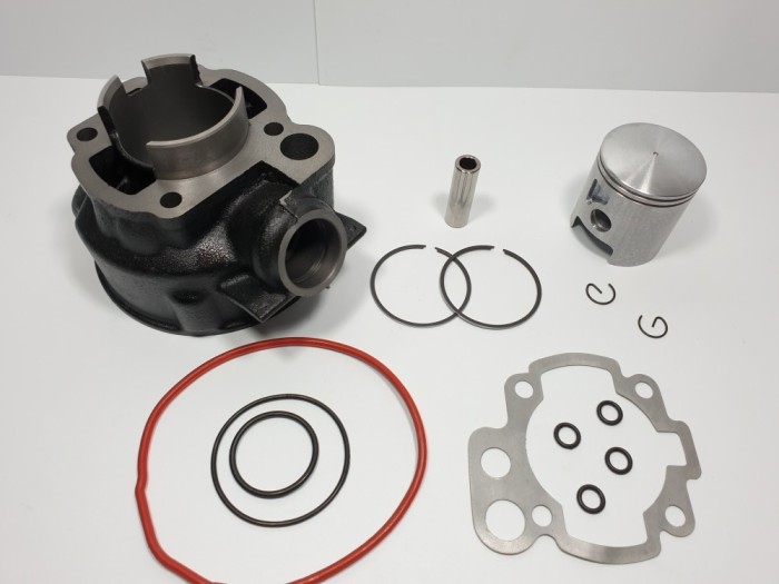 Kit Cilindru - Set Motor Scuter Yamaha Minarelli AM6 80cc - 47mm 2 Segmenti APA Kit Cilindru - Set Motor Scuter Yamaha Minarelli AM6 80cc - 47mm 2 Segmenti APA