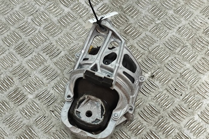 Suport motor st&acirc;nga VW TOUAREG CR7 2023 OEM: 4M0199371FF | 30447386