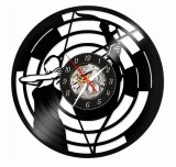 Ceas de perete din disc vinil, Tematică Tir cu Arcul / Archery, Design Arcaș &icirc;n Momentul Tragerii, Negru, 30 cm