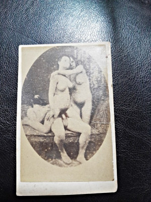 Fotografie veche, pe carton, cu tema erotica foto