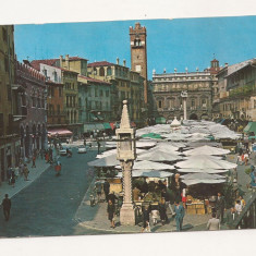 FA2 - Carte Postala - ITALIA - Verona, Piazza Erbe, circulata 1980