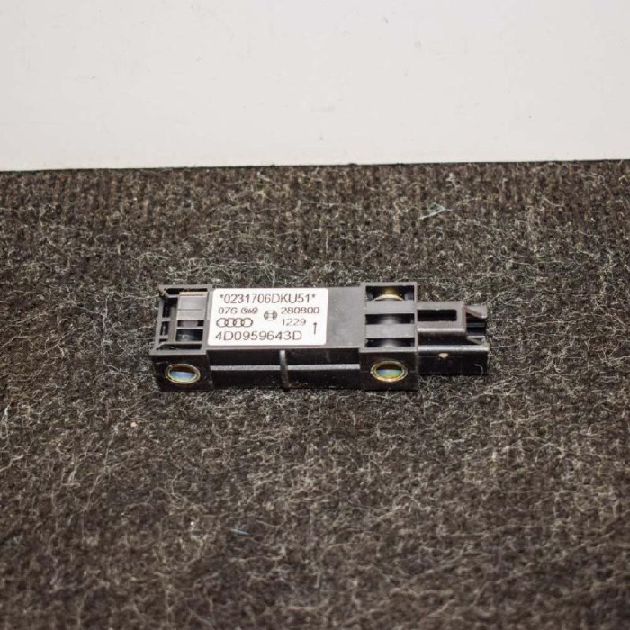 Senzor de impact st&acirc;nga față AUDI A8 D2 4D2, 4D8 2001 OEM: 4D0959643D 2973886