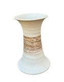 VAZA MICUTA VINTAGE DIN CERAMICA ALBA, LUCRATA SI DECORATA MANUAL, SUEDIA