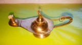 F76-Lampa opait veche stil ALADIN alama masiva aurita cu mustiuc prb functionare pe ulei stare foarte buna. Mustiuc prins in cap care se desurubeaza.
