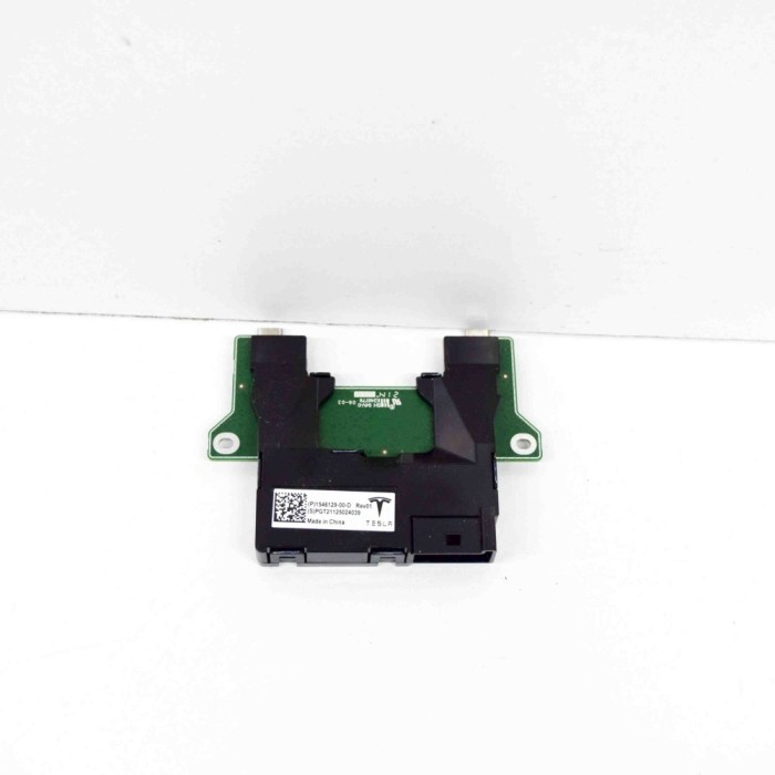 USB TESLA MODEL Y 2021 OEM: 1546129-00-D | 20588284