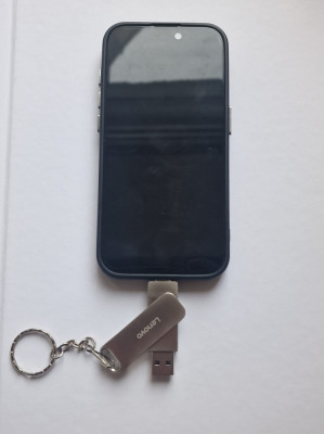 Stick-ul USB-C 2TB: Soluția pentru iPhone 15 și Samsung foto