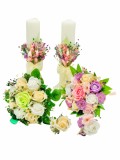 Set nunta, 2 lumanari personalizabile cu nume si data, 30 cm cu aranjament frontal, 2 buchete mici cu 9 trandafiri si 2 cocarde (Multicolor), Eventissimi&reg;