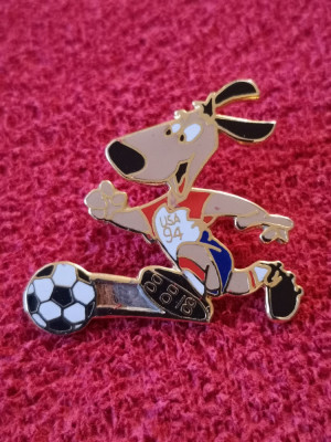 Insigna mascota &amp;quot;STRIKER&amp;quot; - Campionatul Mondial de Fotbal USA 1994 foto