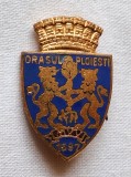 orasul Ploiesti heraldica - insigna superba anii 1970, varianta alama cu email - perioada socialista