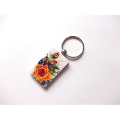 Breloc cu buchet floral galben si mov, breloc lemn 38009