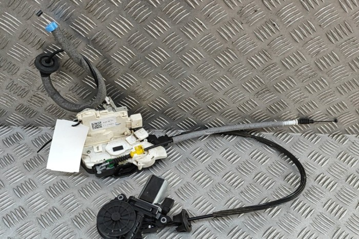 &Icirc;ncuietoare ușă dreapta spate AUDI Q7 4M 2016 OEM: 4M0839016L,4M0839004 | 32066118