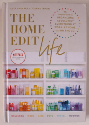 THE HOME EDIT LIFE by CLEA SHEARER and JOANNA TEPLIN , ..GUIDE TO ORGANIZING ABSOLUTELY EVERYTHING AT WORK. AT HOME ..2020 foto