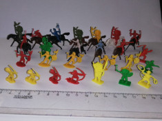 bnk jc lot 26 figurine de plastic mici - cowboy si indieni foto