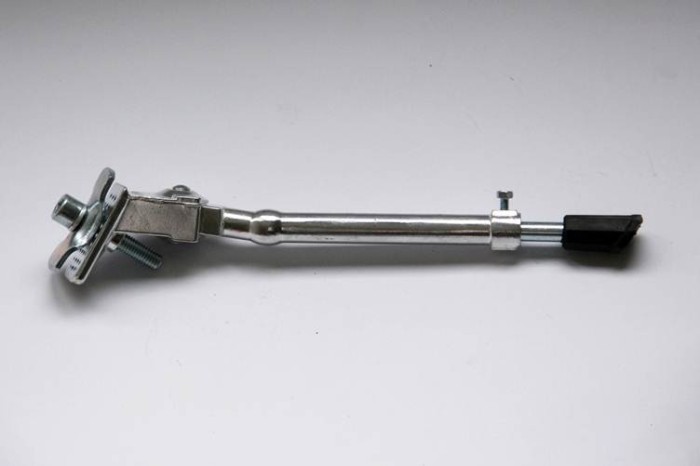 Cric biciclete KWA-6-02, reglabil pe inaltime, prindere centru cadru, culoare ar... Cod:A082