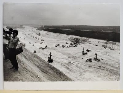 SANTIERUL CANALULUI DUNARE - MAREA NEAGRA , LUCRARI DE NIVELARE , FOTOGRAFIE DE PRESA , ANII &amp;#039;80 foto