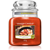 Yankee Candle Crisp Campfire Apple lum&acirc;nare parfumată 411 g
