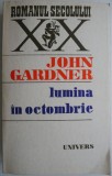 Cumpara ieftin Lumina in Octombrie - John Gardner, Roman Beletristica, Carte Noua/Anticariat