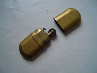 Bricheta veche din alama Brass No 5, functioneaza foto