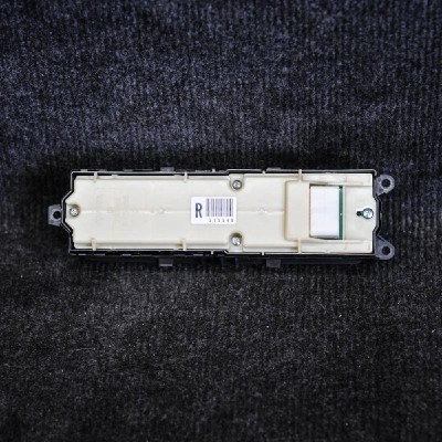 Buton geam ușă dreapta față LEXUS RX _L1_ 2013 OEM: 84040-48190 1611945 foto