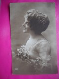 HOPCT 12130 ANUL 1915 -FELICITARE VECHE -FEMEI FRUMOASE -FRANTA -EUROPA - -ROMANTICA- -CIRCULATA