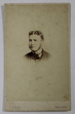 STUDIO H. WEBSTER , BAYSWATER , TANAR CU CRAVATA , FOTOGRAFIE C.D.V. , SFARSITUL SEC. XIX foto
