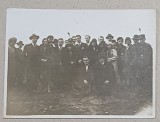 FOTOGRAFIE DE GRUP , SEMNATA DE CATIVA PARTICIPANTI PE VERSO , 1930